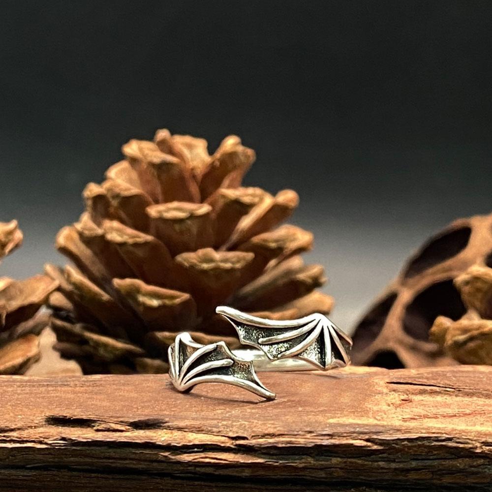 Gothic Bat Wing Ring with Skul - Gothic Skull Ring 评论和价格