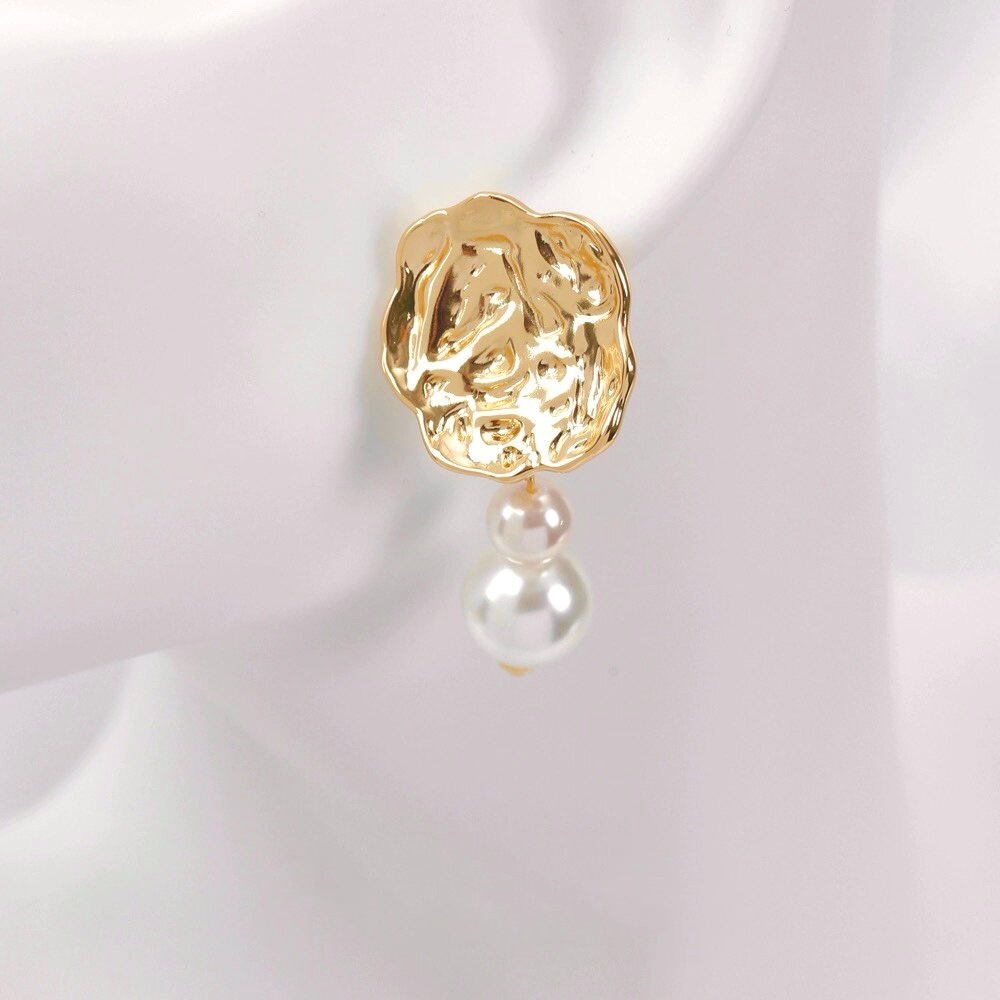 2pcs 18K Gold-Plated Pleated F - Pearl Stud Earrings 评论和价格