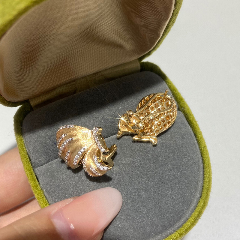 Aazuo Fashion Jewelry 18K Yell - Diamond Stud Earrings 评论和价格